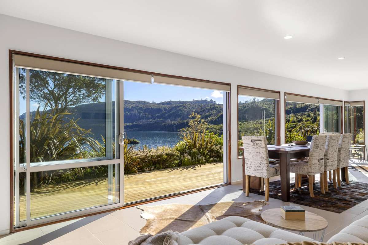 26 Whakamoenga Point_5