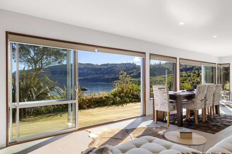 26 Whakamoenga Point Acacia Bay_9