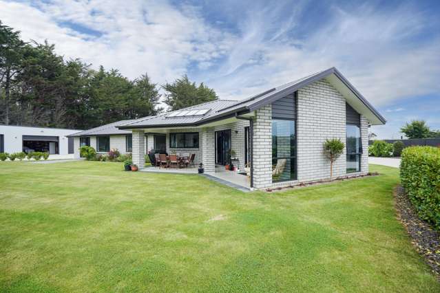 Ultimate mans shed in town