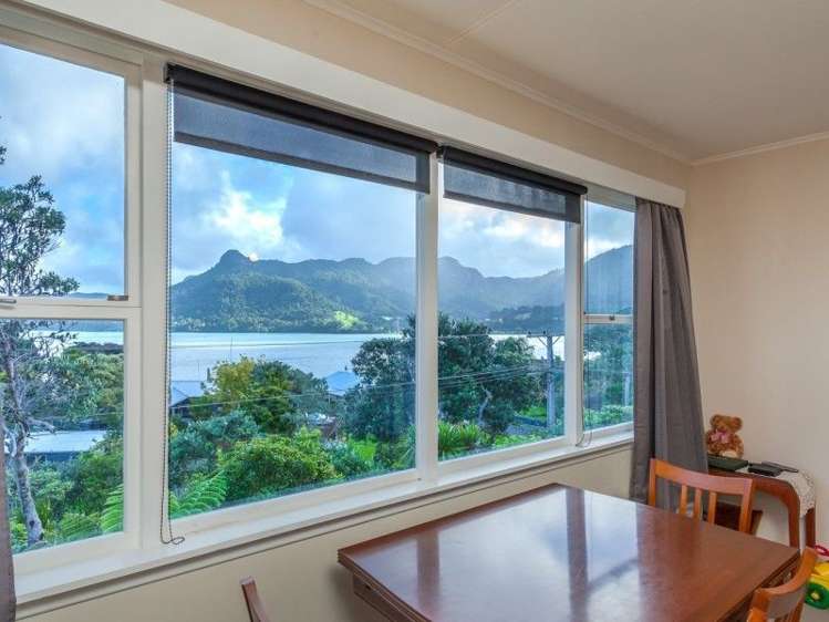 16 Foster Avenue Huia_16