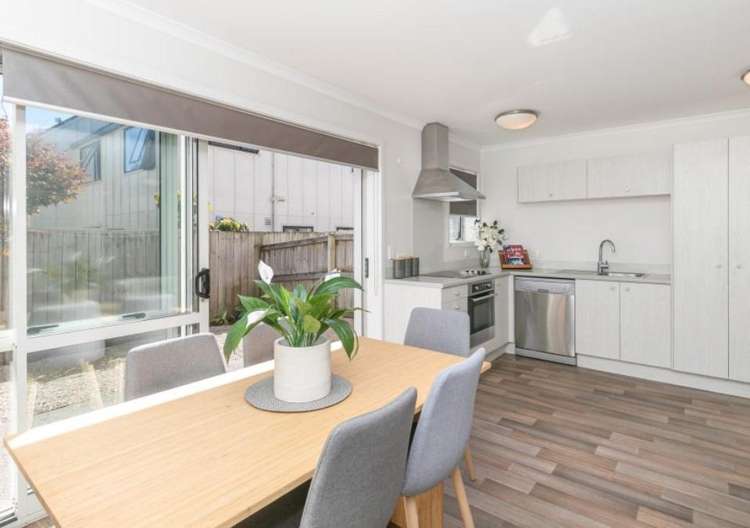 75 Chiefs Court Hamilton East_4