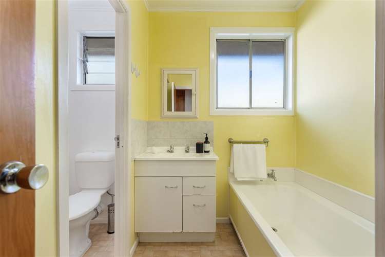 2/61 Royal View Road Te Atatu South_14