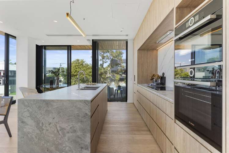 304/110 Kitchener Road_5