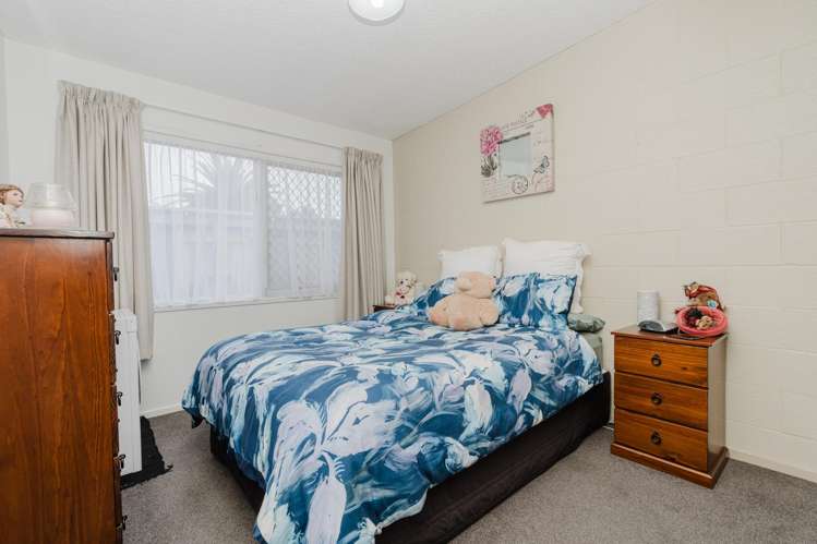 2/100 River Road Hamilton East_11
