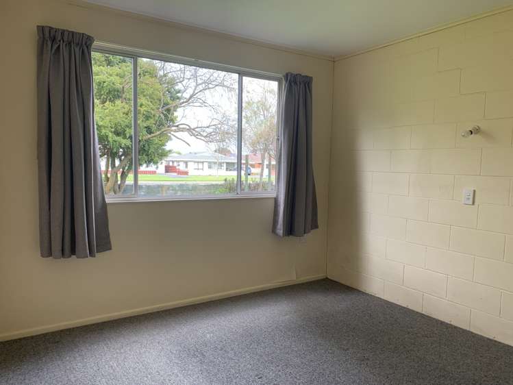 2/196 Kimbolton Road Feilding_5