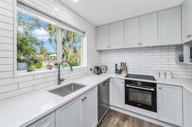 64A Allin Drive Waikuku Beach_14