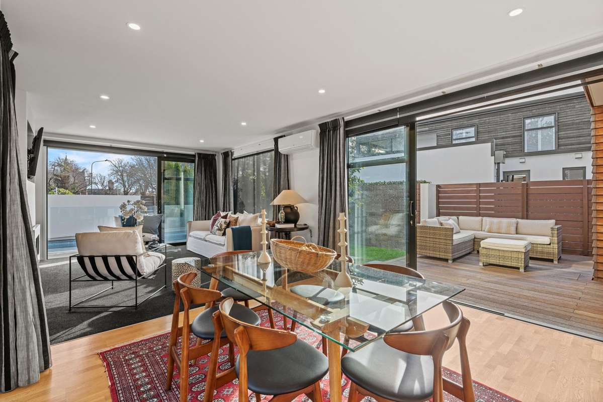 62 Straven Road_5