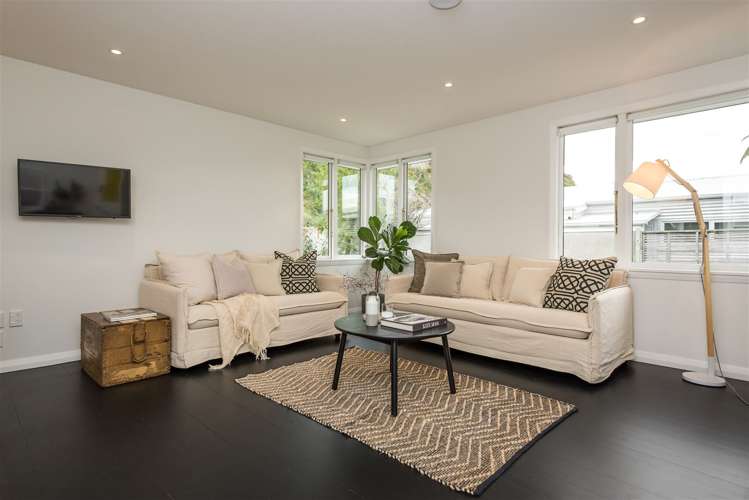 29 Main Road Redcliffs_22