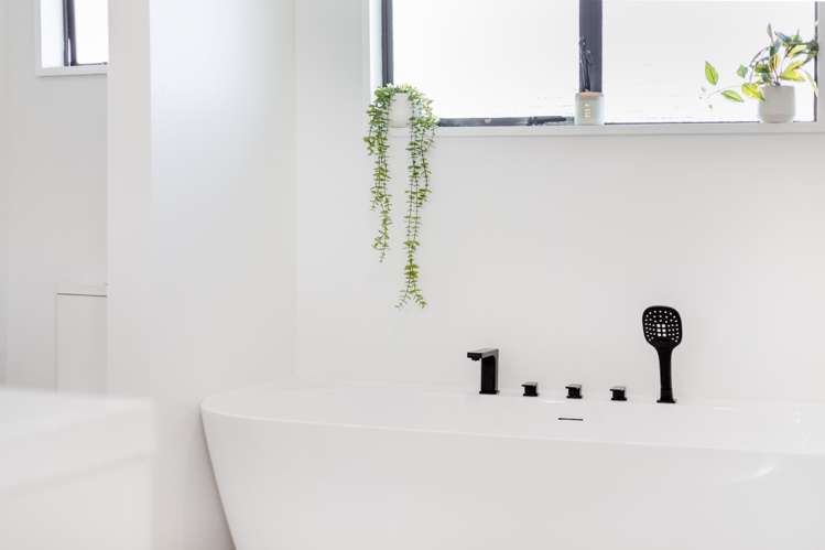 49 Handyside Street Tawa_12
