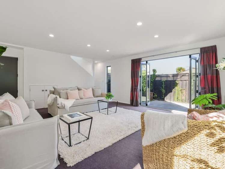 1 Olympic Lane Edgeware_7