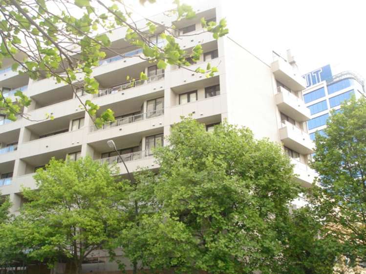 8J/18 Wakefield Street 10015_1