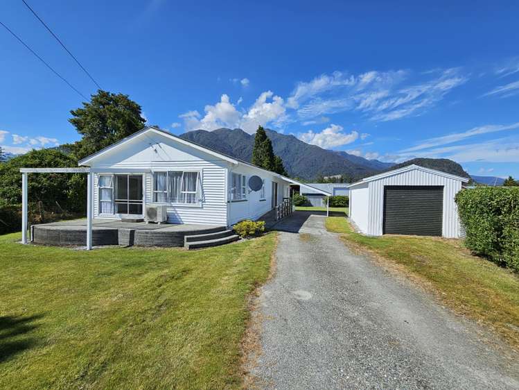 15 Main Road Whataroa_19