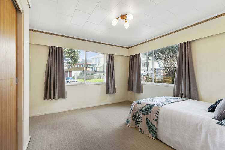 24 Waiwera Crescent Maupuia_7