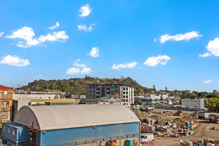 305/10 Flower Street Eden Terrace_11