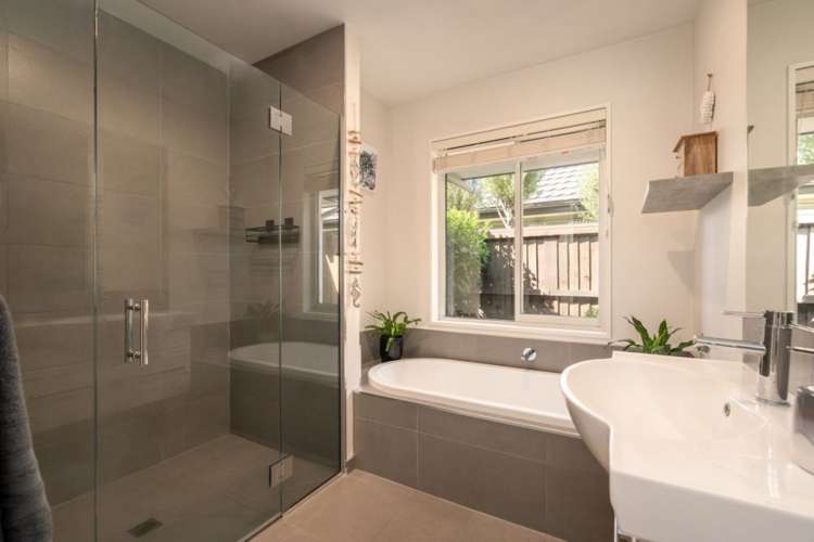 23 Famille Close Yaldhurst_10