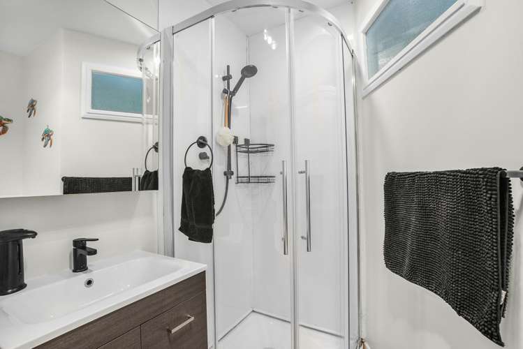 8 Harlow Grove Wainuiomata_11