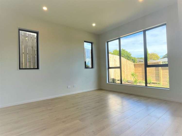 2b Askew Place Farm Cove_2