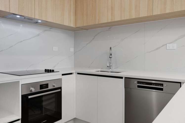 8/196 Royal Road Massey_16