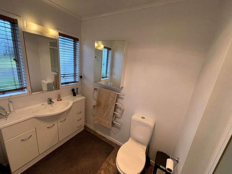 102a Titirangi Road New Lynn_21