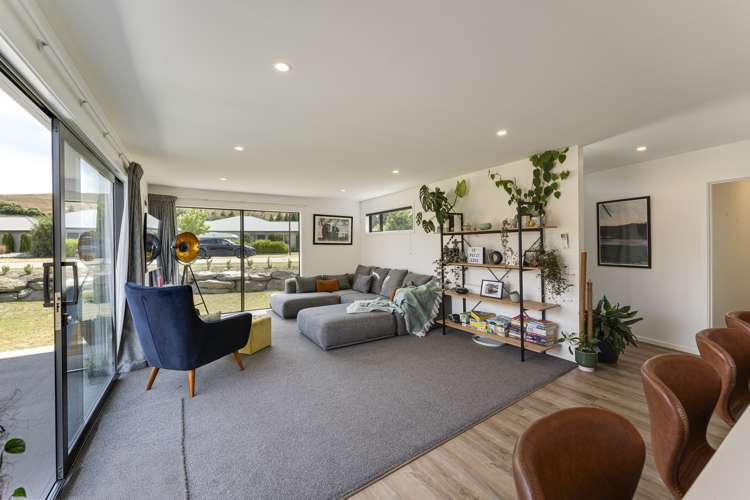 8 Erskine Street Dalefield/Wakatipu Basin_11