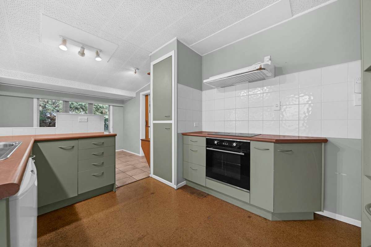 590 Mount Albert_1