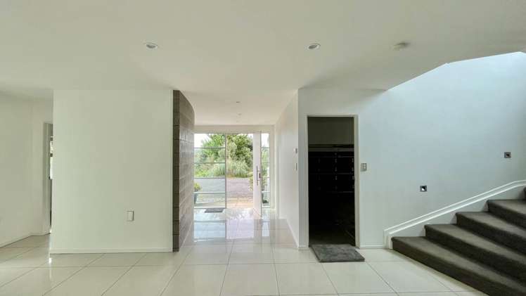 77 James Paige Lane Riverhead_21