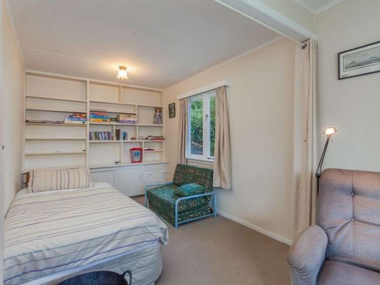 16 Foster Avenue Huia_15