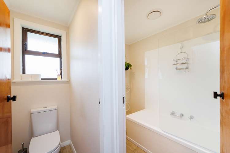 11 Montrose Place Takaro_15