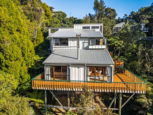 A Private Sanctuary Surrounded by Native Bush