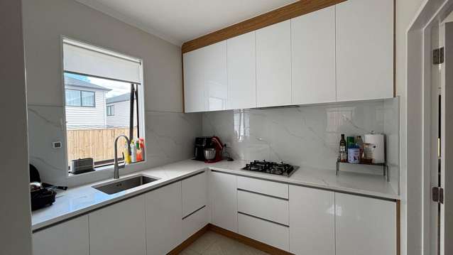 8 Knockanara Drive Flat Bush_4