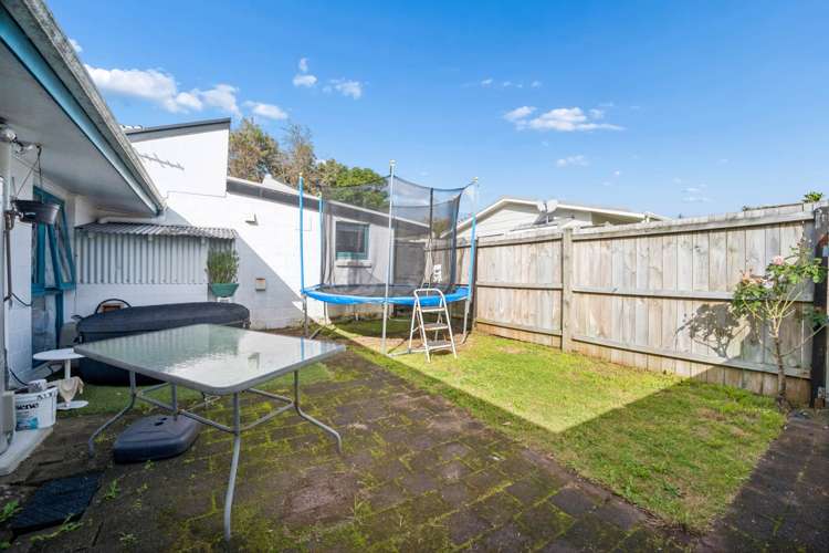 2/9 Poinsettia Place Henderson_9