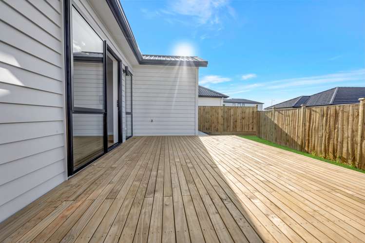 10 Korowhiti Road Clarks Beach_14