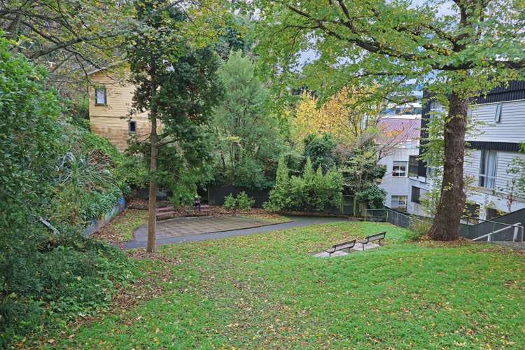 1/10 Terrace Gardens 2185_6