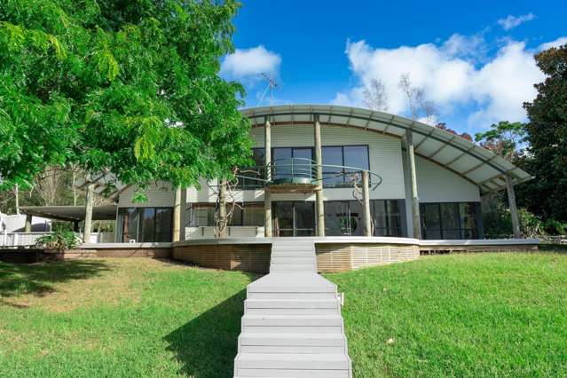 Country and Riverside Living!