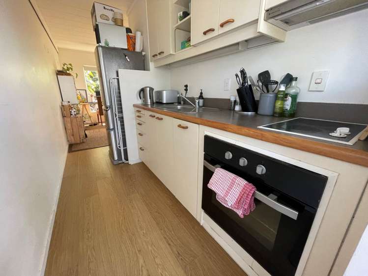 10/18 Parr Terrace Castor Bay_2