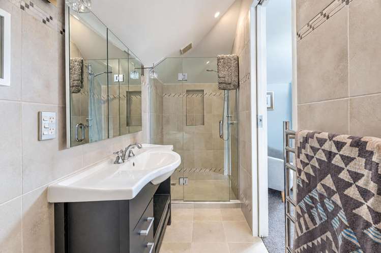 291 Forest Hill Road Waiatarua_11