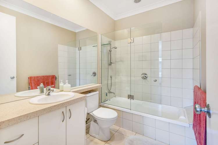 28 Delta Mews Place Clive_17