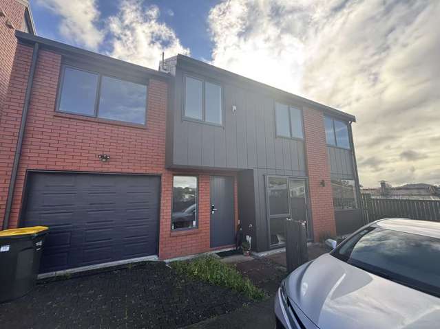 4 bedrooms, 3 bathrooms, Mt Roskill
