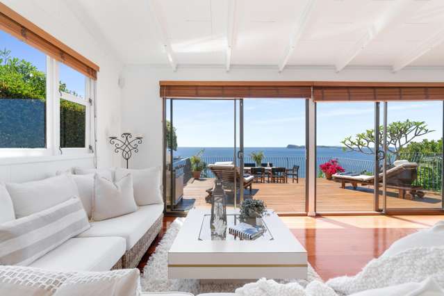 ABSOLUTE OCEANFRONT HAVEN ON MOUNT PAKU