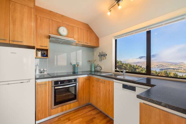 110b Wynyard Crescent Fernhill/Sunshine Bay_15