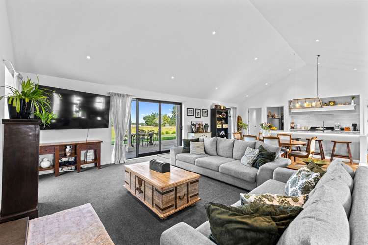 71 Davis Road Cust_6