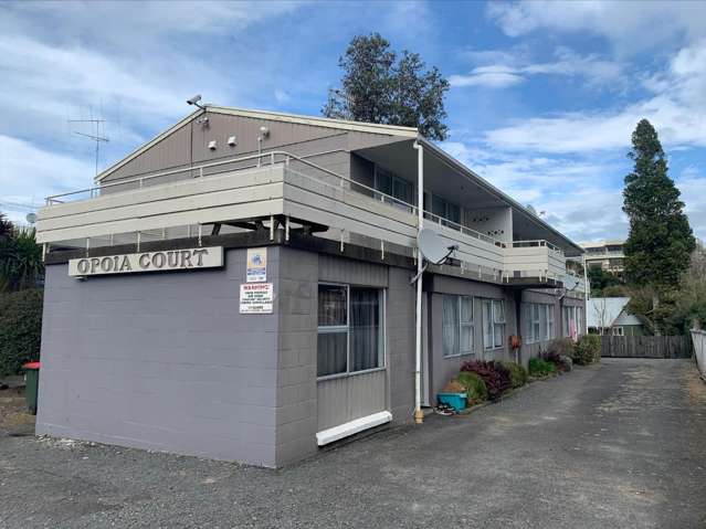 Tidy One Bedroom Unit - Close to CBD