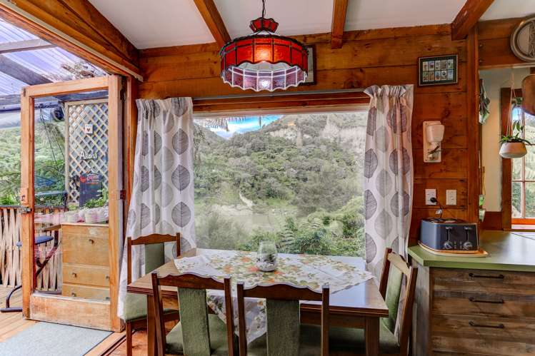 3081 Whanganui River Road Parikino_32