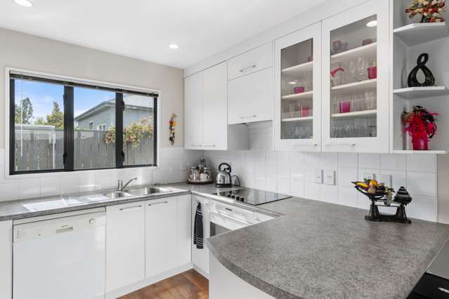 2/128b Mcfaddens Road Saint Albans_3