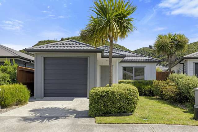 Built In 2015 & Single Level - Yes Please!