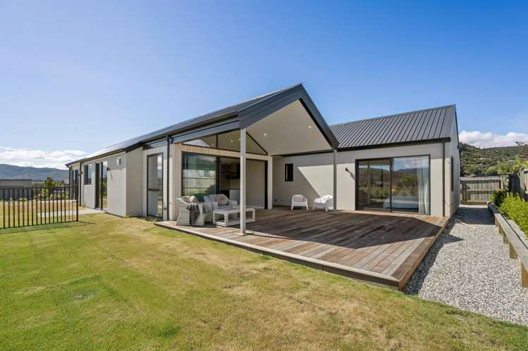 11 Rua Street Albert Town_23