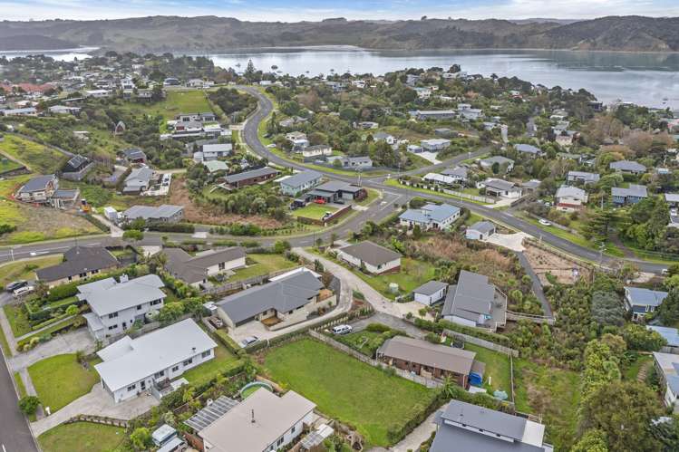 2d Puka Place Raglan_9