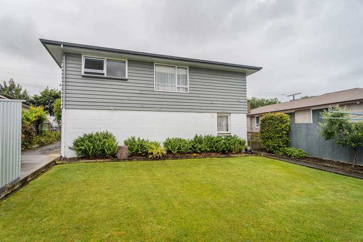 104 Pages Road Marchwiel_13