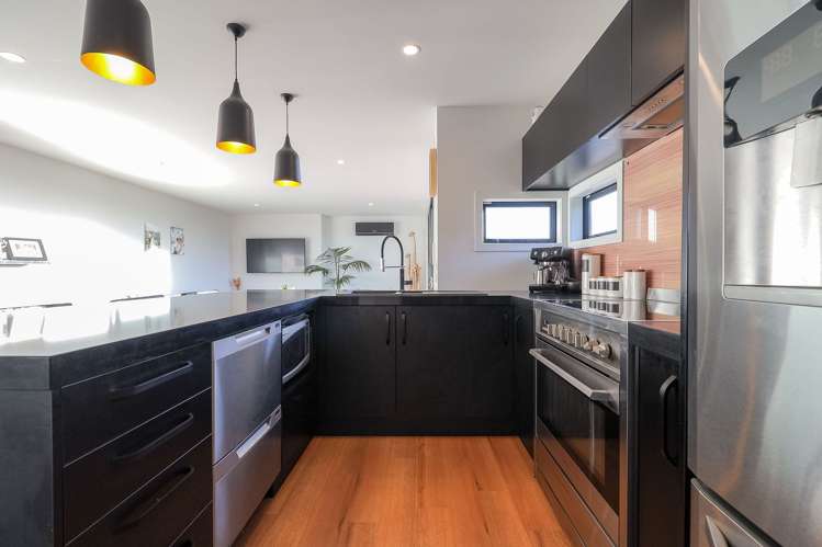 66 Fairose Drive Richmond_6