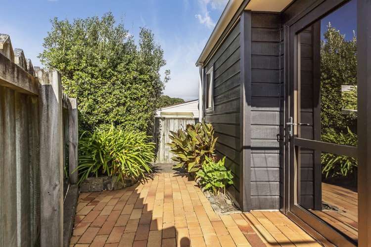 2/4 Richard Street Titahi Bay_19